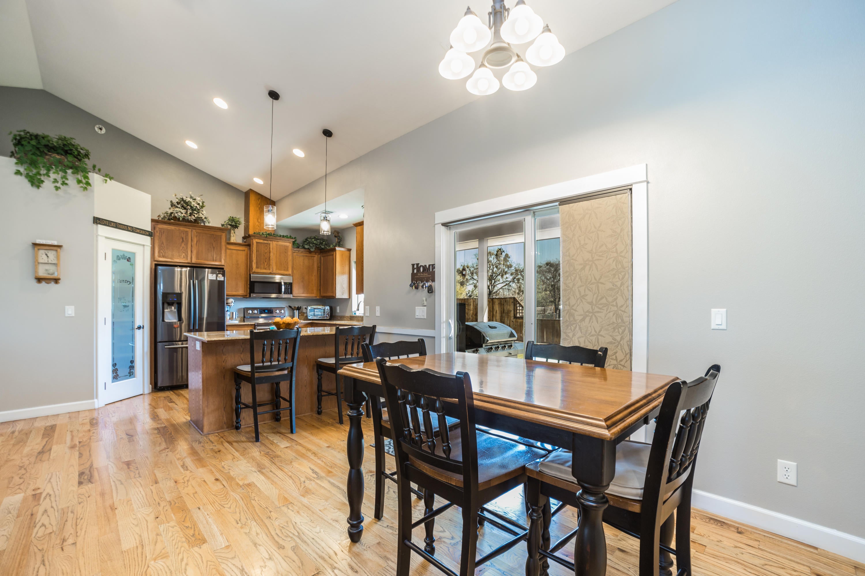 6832 Table Rock Road Central Point, OR 97502 - Photo 6 of 22 079A3517-Edit