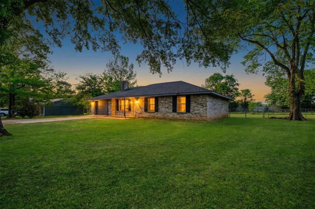 620 Moore Street Blossom, TX 75416 - Photo 1 of 1