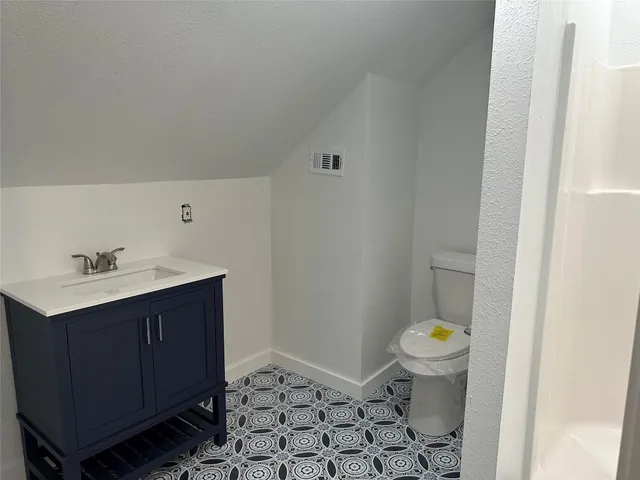 $299,000 | 561 South Chambers Street, Giddings, TX 78942