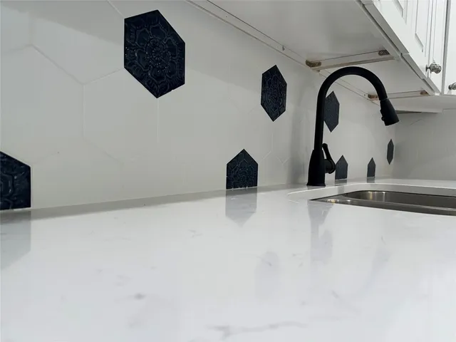 $299,000 | 561 South Chambers Street, Giddings, TX 78942