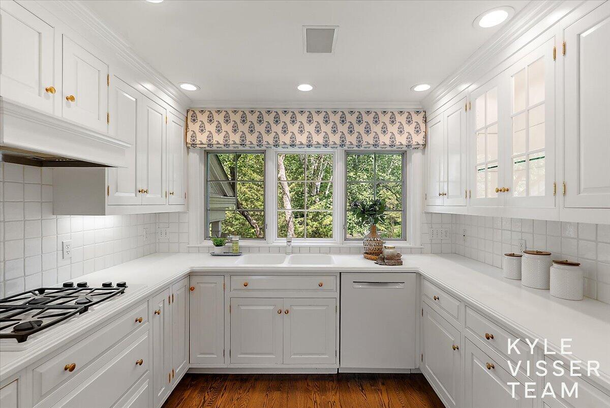 2089 Robinson Road Southeast Grand Rapids, MI 49506 - Photo 18 of 73 Kitchen