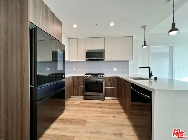 $4,968 | 5801 Camerford Avenue, Unit PH2, Los Angeles, CA 90038