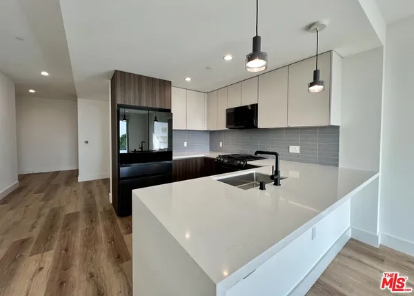 $4,968 | 5801 Camerford Avenue, Unit PH2, Los Angeles, CA 90038