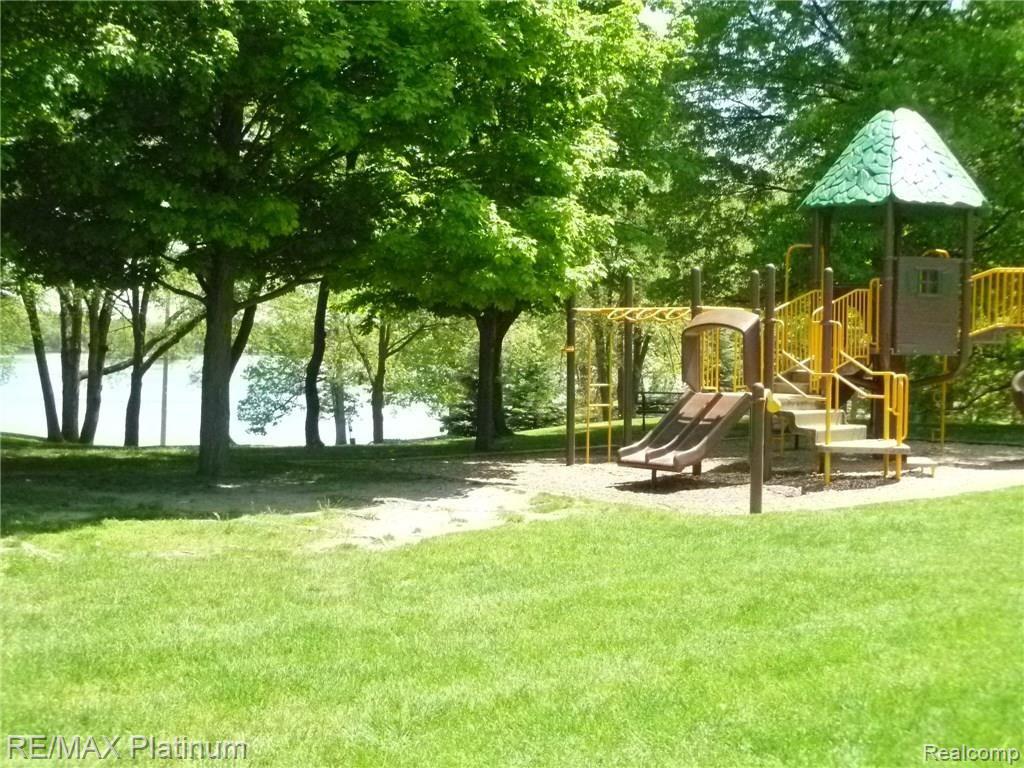 2217 Pleasant Ridge Howell, MI 48843 - Photo 35 of 36