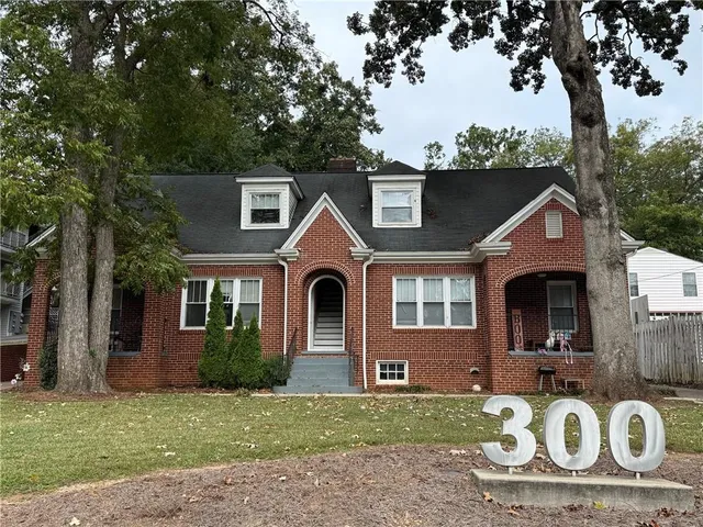 $1,395 | 300 Forrest Avenue, Gainesville, GA 30501