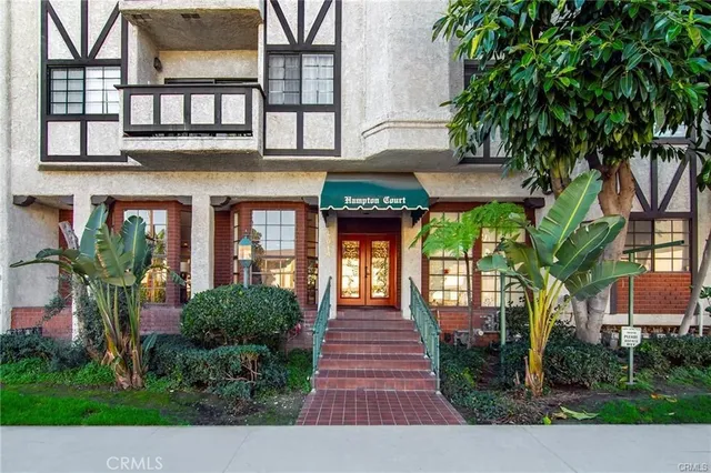 $529,900 | 17914 West Magnolia Boulevard, Unit 127, Encino, CA 91316
