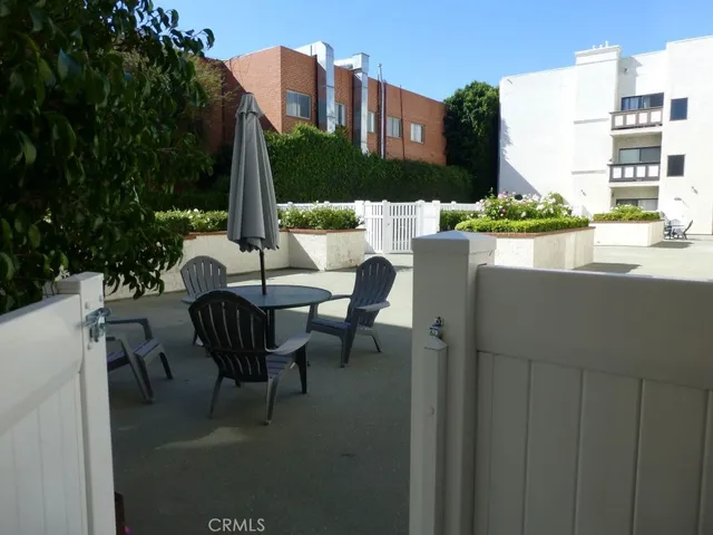 $529,900 | 17914 West Magnolia Boulevard, Unit 127, Encino, CA 91316