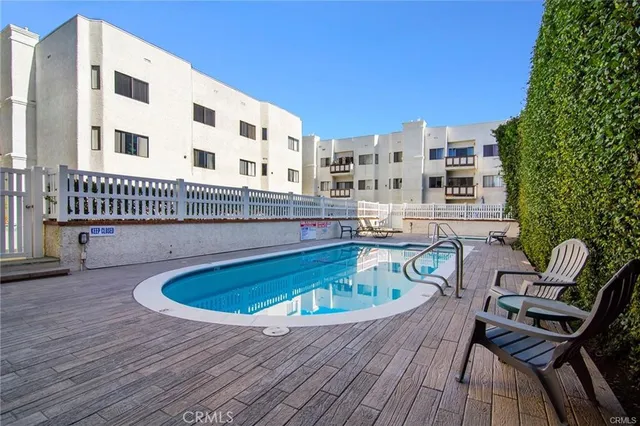 $529,900 | 17914 West Magnolia Boulevard, Unit 127, Encino, CA 91316
