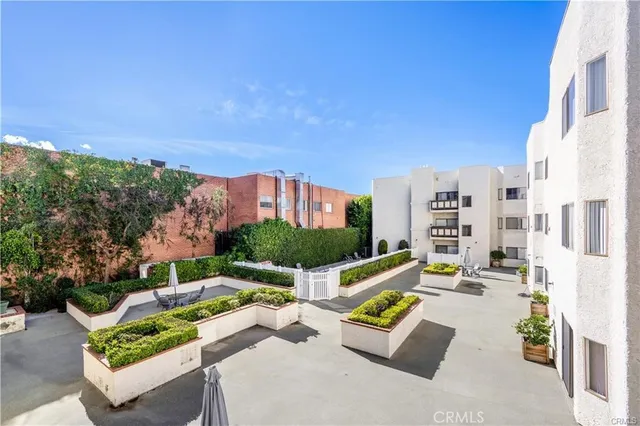 $529,900 | 17914 West Magnolia Boulevard, Unit 127, Encino, CA 91316