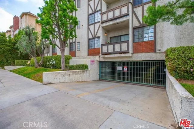 $529,900 | 17914 West Magnolia Boulevard, Unit 127, Encino, CA 91316