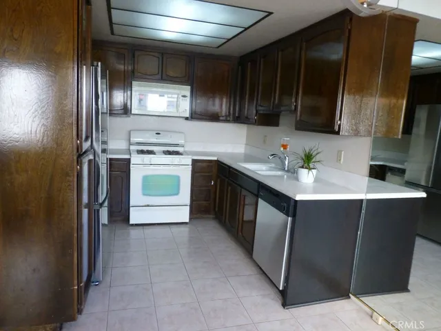 $529,900 | 17914 West Magnolia Boulevard, Unit 127, Encino, CA 91316