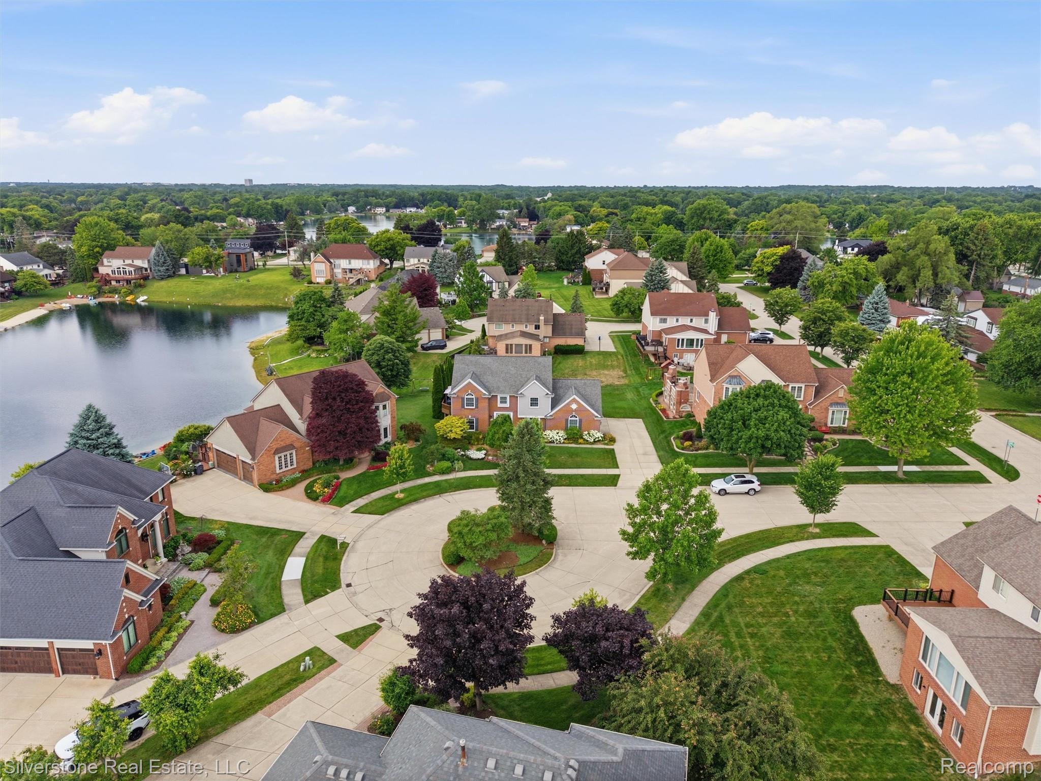 6577 Edith Court Troy, MI 48085 - Photo 8 of 61 Aerial perspective showcasing a residential area with varied architectural styles