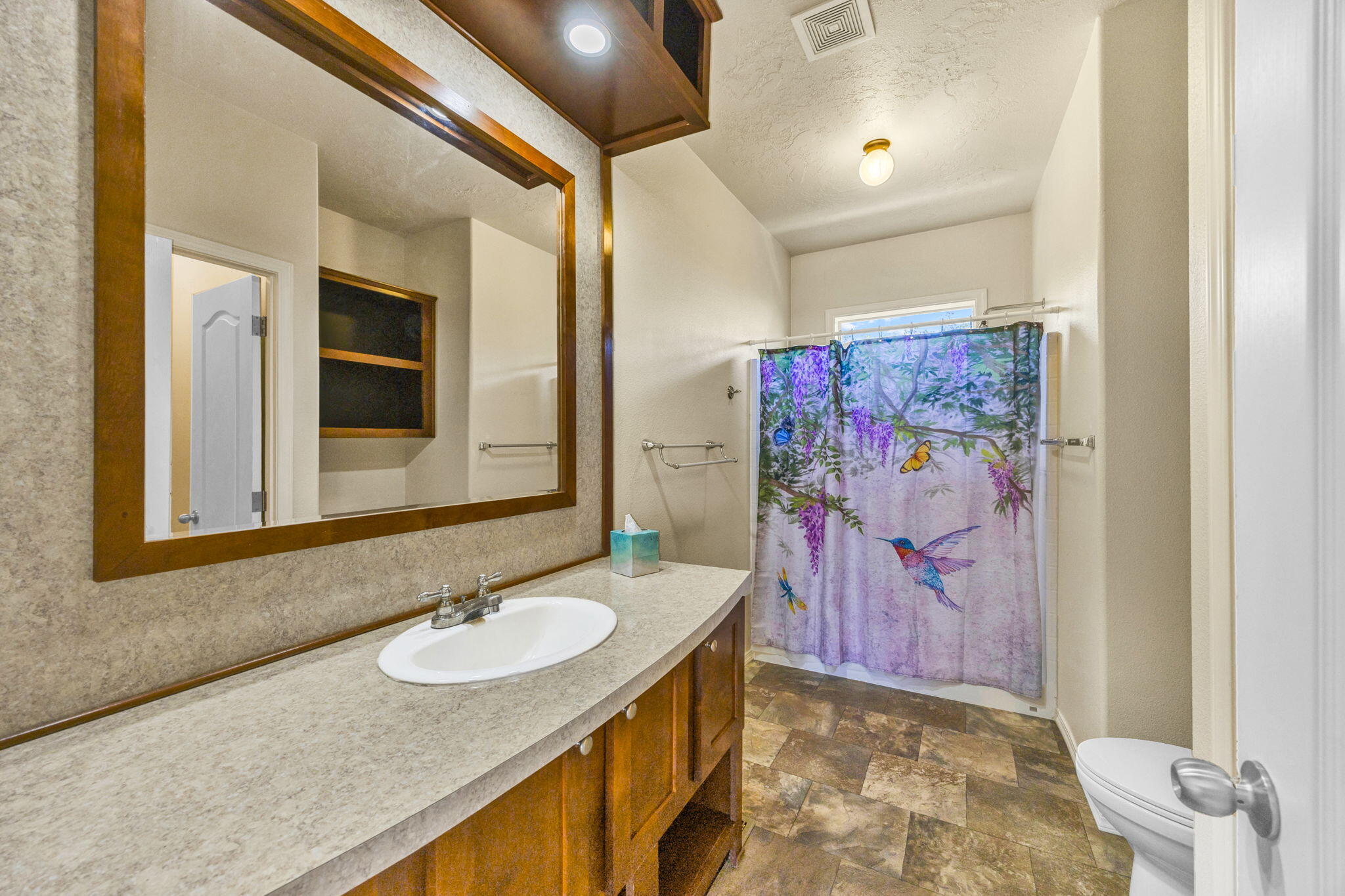 225 Wilson Road Central Point, OR 97502 - Photo 31 of 63 Spacious primary bathroom
