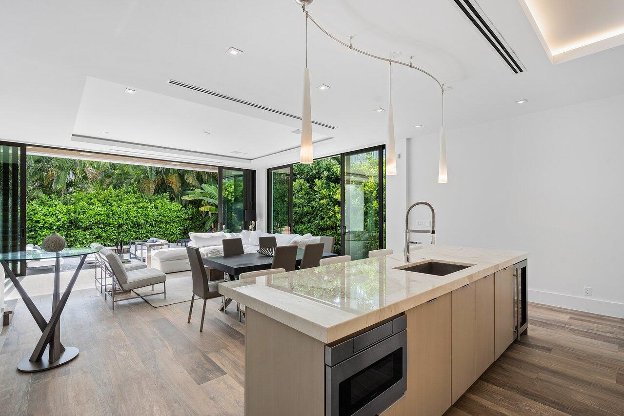 530 Northeast Wavecrest Way, Unit SOUTH Boca Raton, FL 33432 - Photo 6 of 33 006-530NortheastWavecrestWay-BocaRaton-F