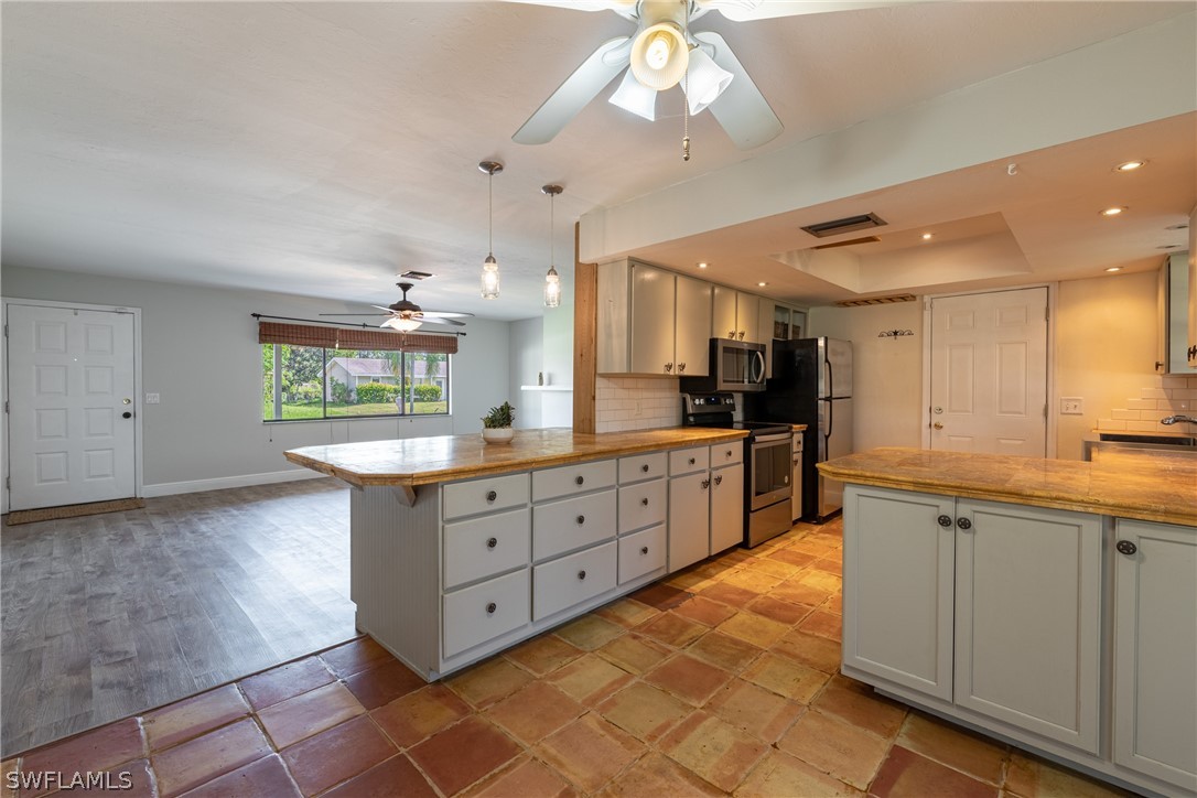 9040 Pomelo Road West Fort Myers, FL 33967 - Photo 13 of 35 Gallery Image 13