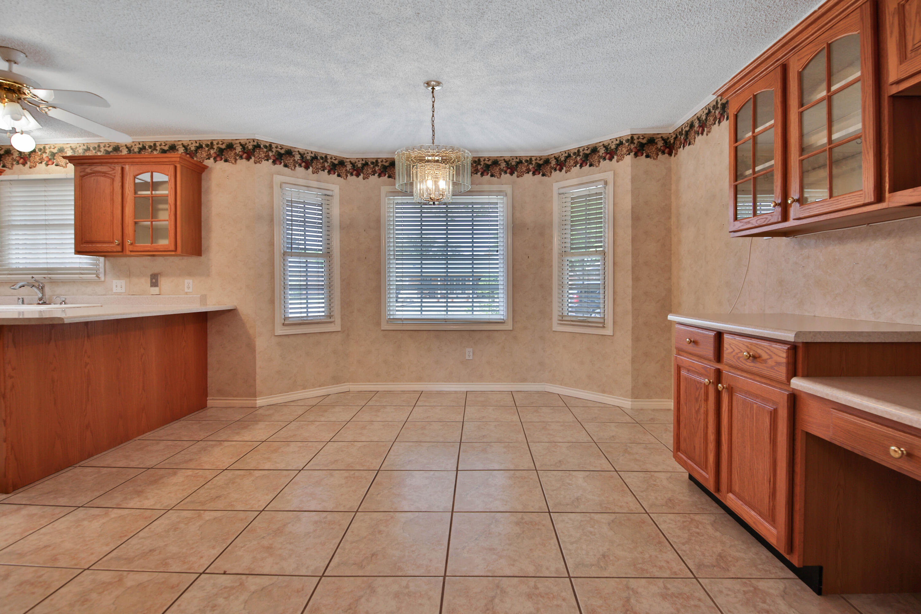 5423 78th Street Lubbock, TX 79424 - Photo 11 of 42 Dining Area/Desk