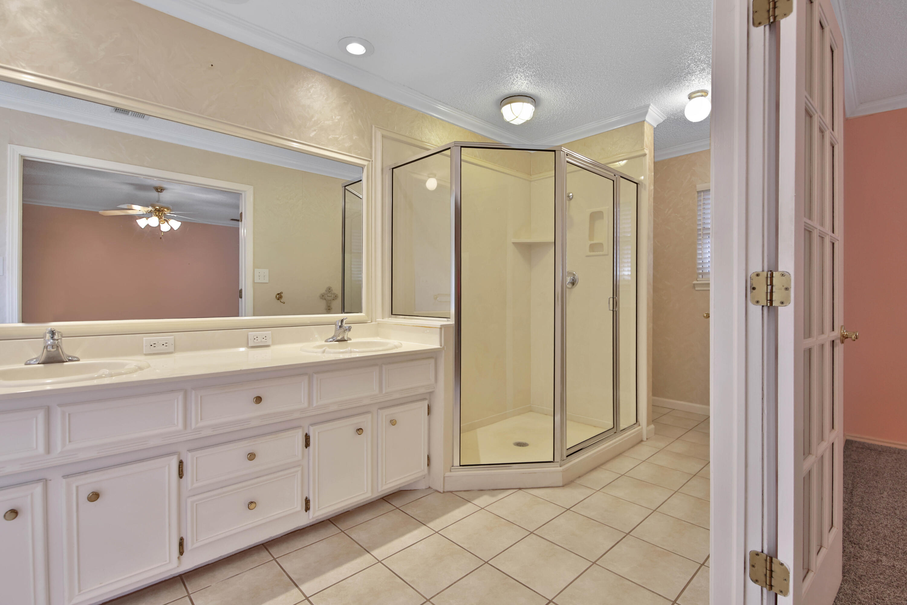 5423 78th Street Lubbock, TX 79424 - Photo 15 of 42 Primary Bathroom