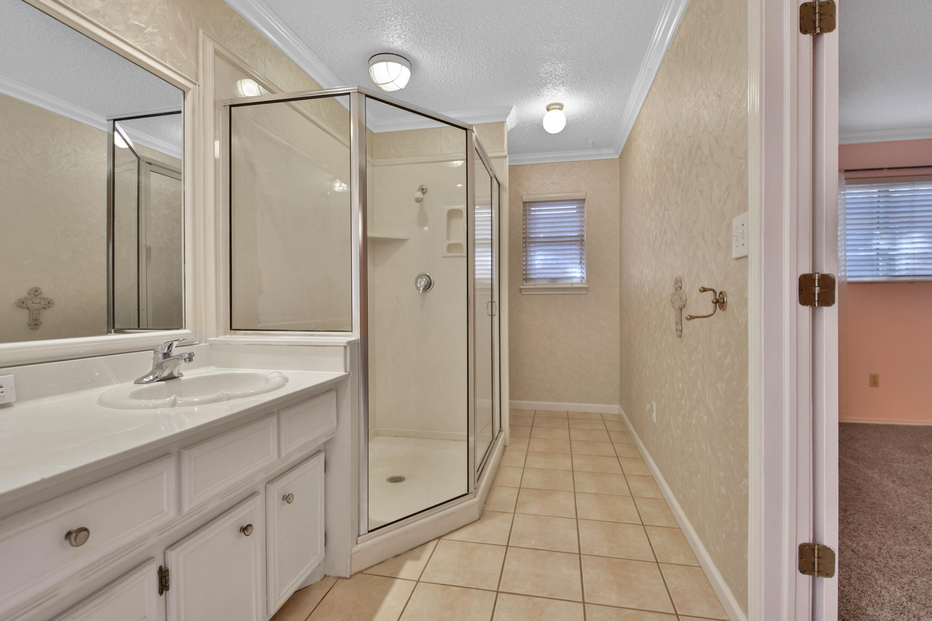 5423 78th Street Lubbock, TX 79424 - Photo 17 of 42 Primary Bathroom