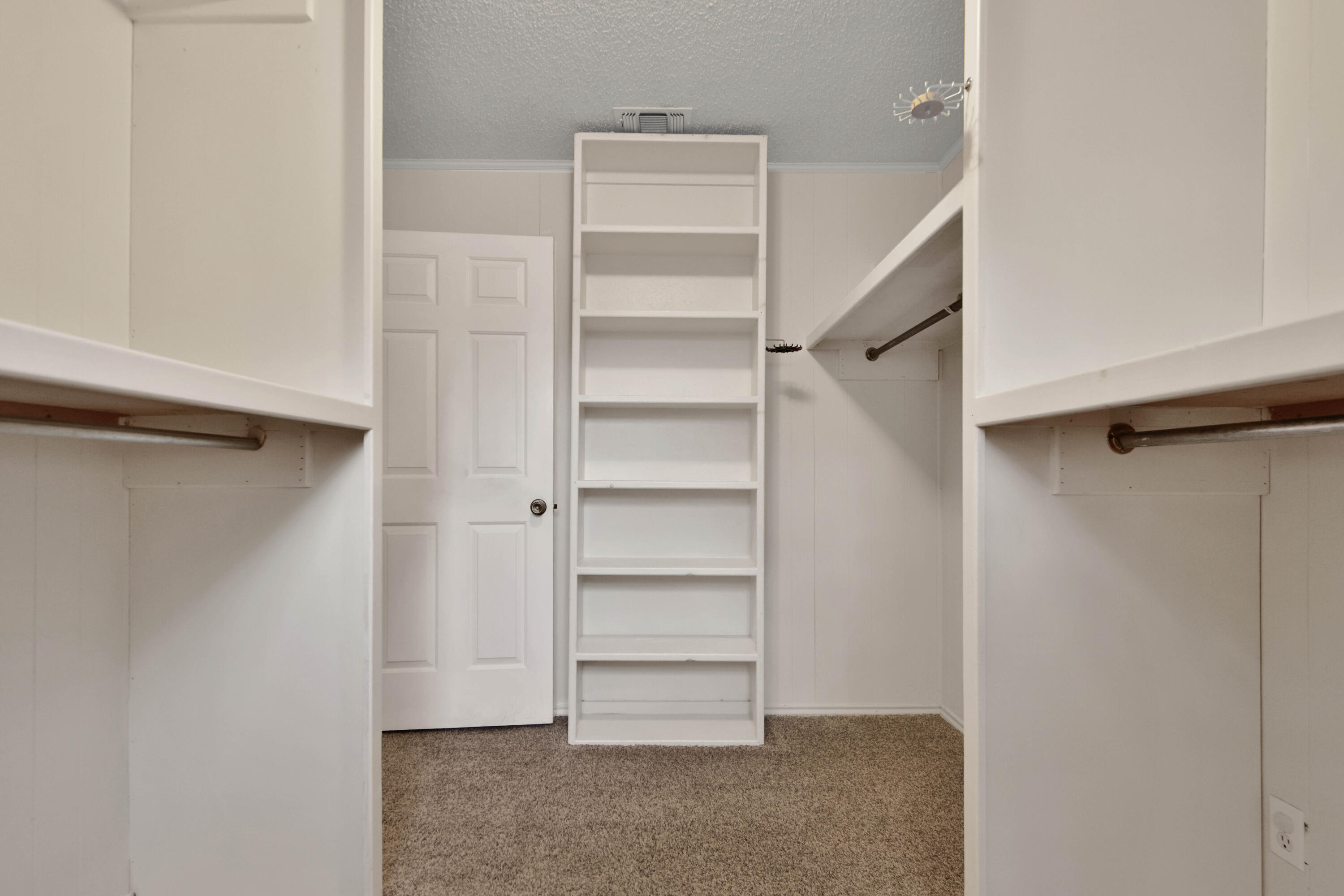 5423 78th Street Lubbock, TX 79424 - Photo 19 of 42 Primary Closet