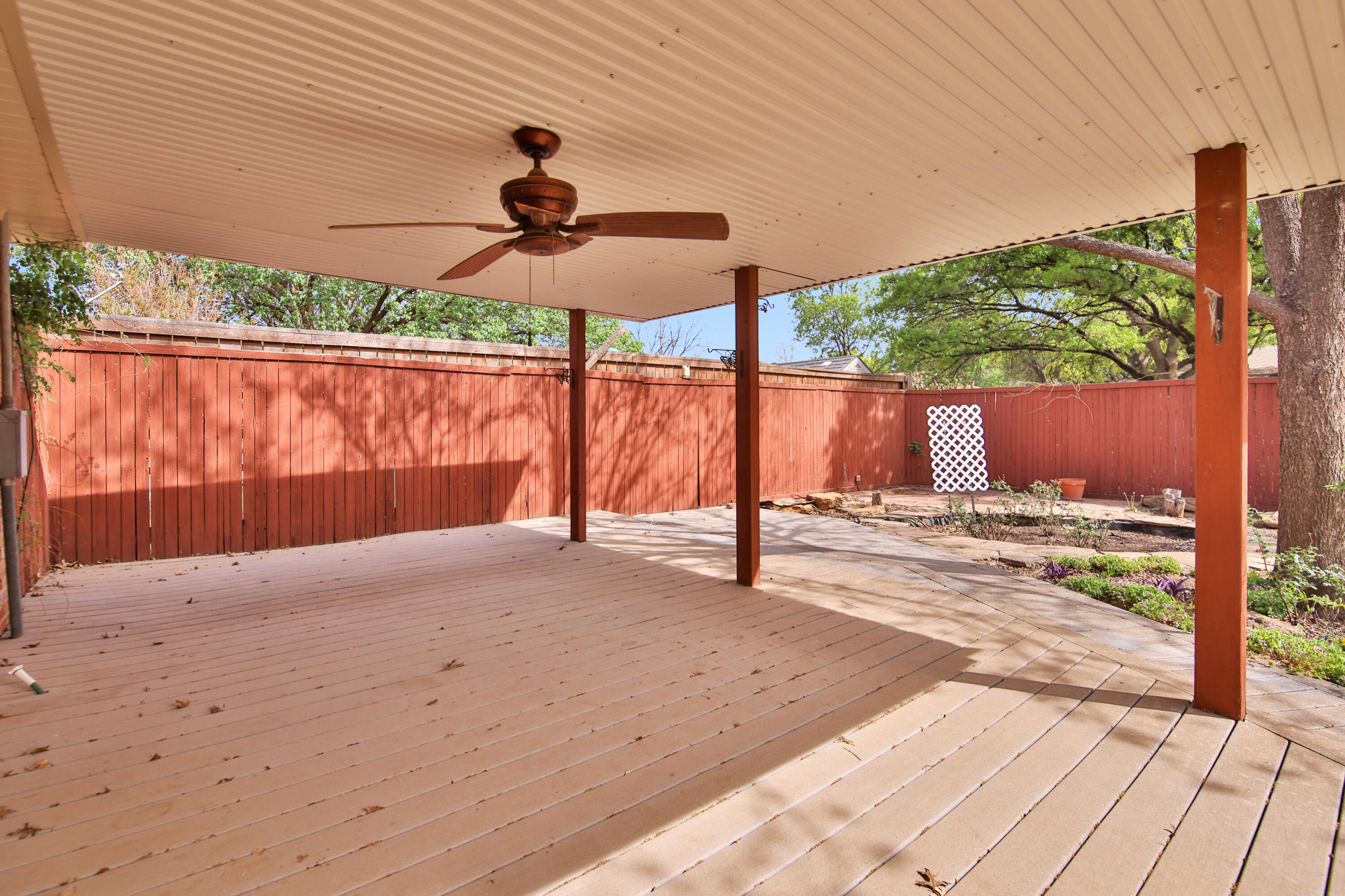 5423 78th Street Lubbock, TX 79424 - Photo 32 of 42 Deck