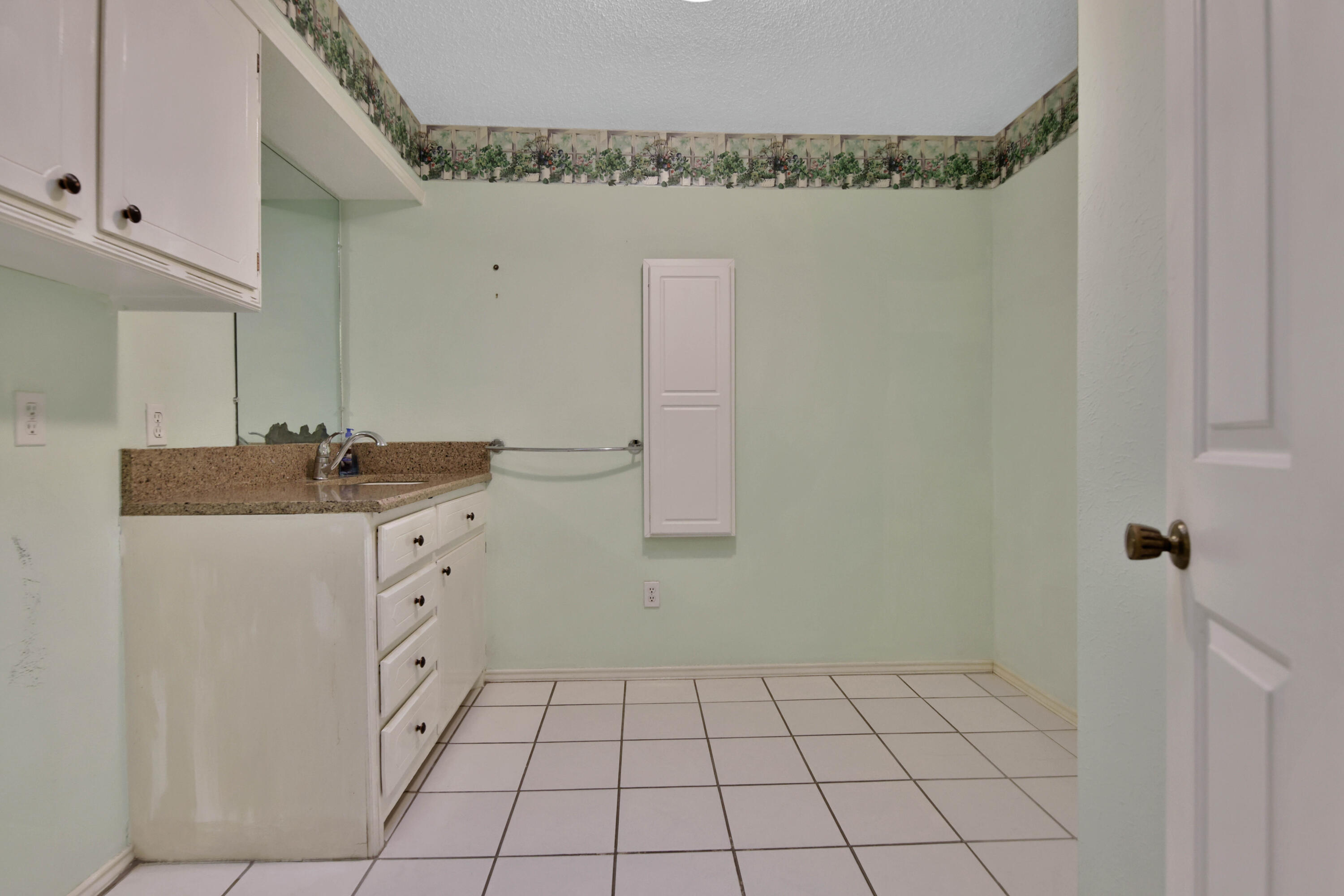 5423 78th Street Lubbock, TX 79424 - Photo 35 of 42 Laundry Room