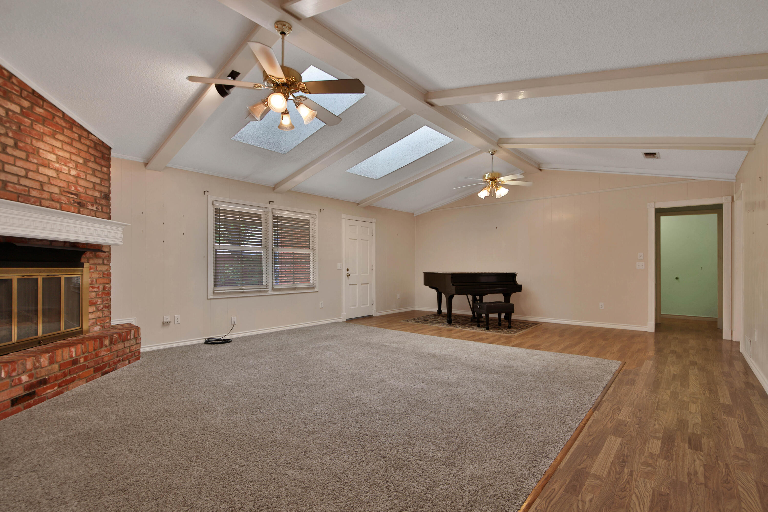 5423 78th Street Lubbock, TX 79424 - Photo 4 of 42 Living Room