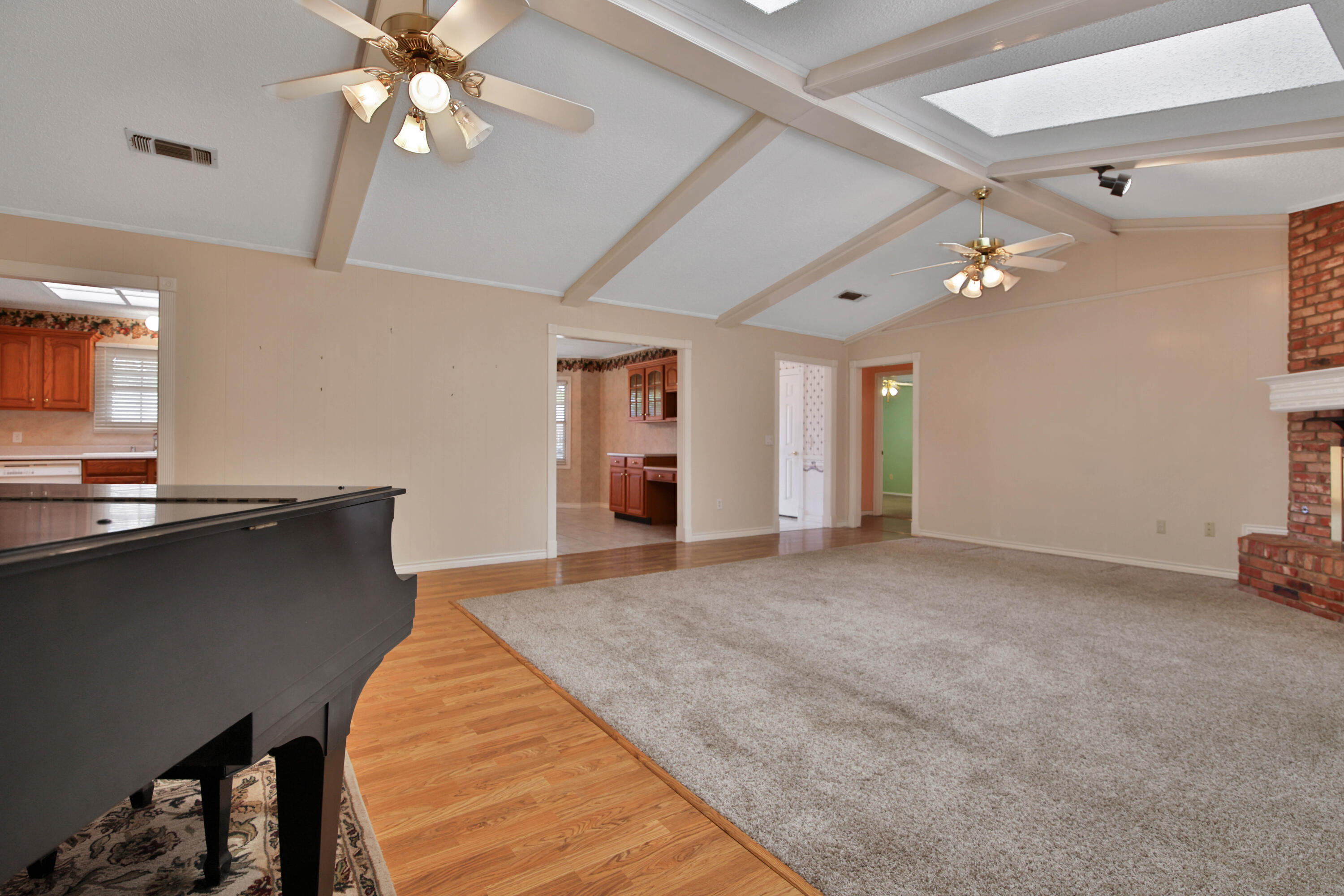 5423 78th Street Lubbock, TX 79424 - Photo 6 of 42 Living Room