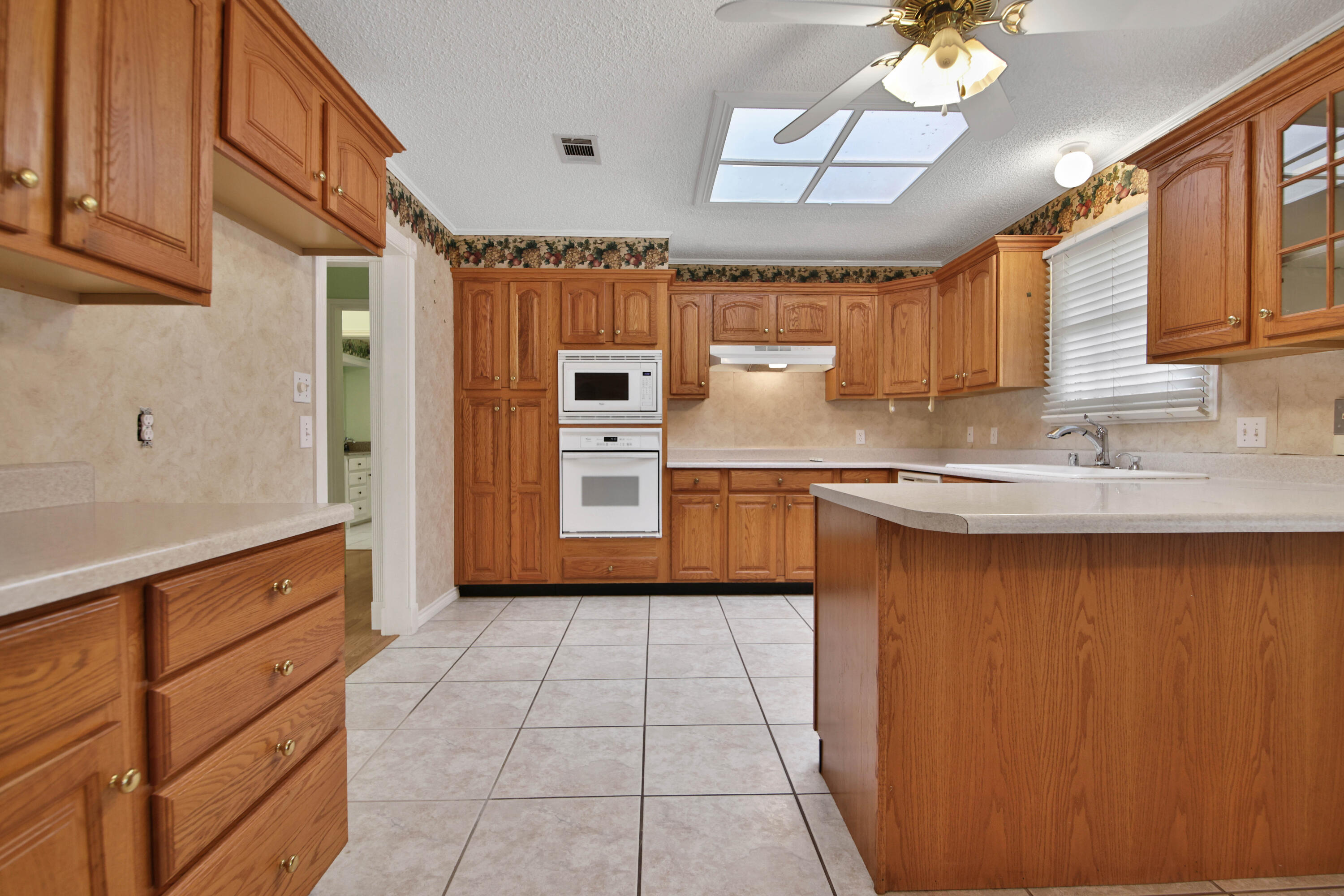 5423 78th Street Lubbock, TX 79424 - Photo 7 of 42 Kitchen