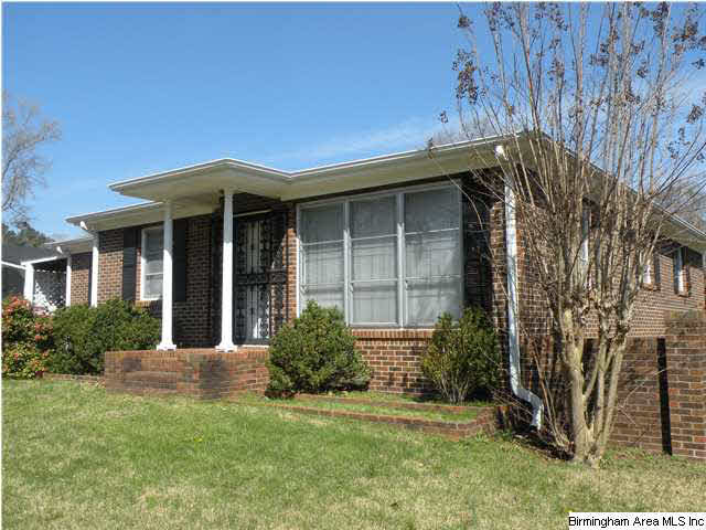 902 Hickory Street West Sylacauga, AL 35150 - Photo 1 of 15