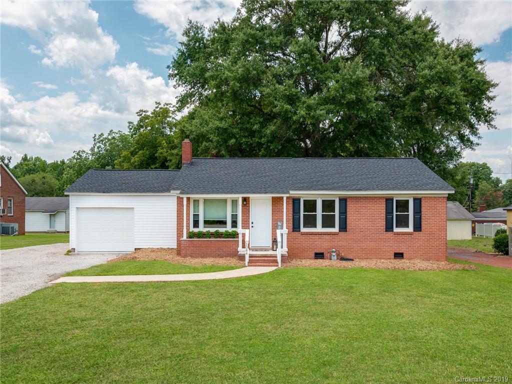1084 Memorial Park Road Lancaster, SC 29720 - Photo 1 of 24 a front view of house with yard and green space