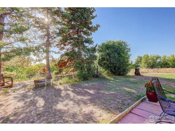 a view of an outdoor sitting area with brick walls