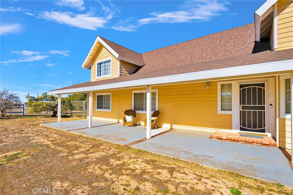 11062 Hollister Road Oak Hills, CA 92344 - Photo 4 of 69