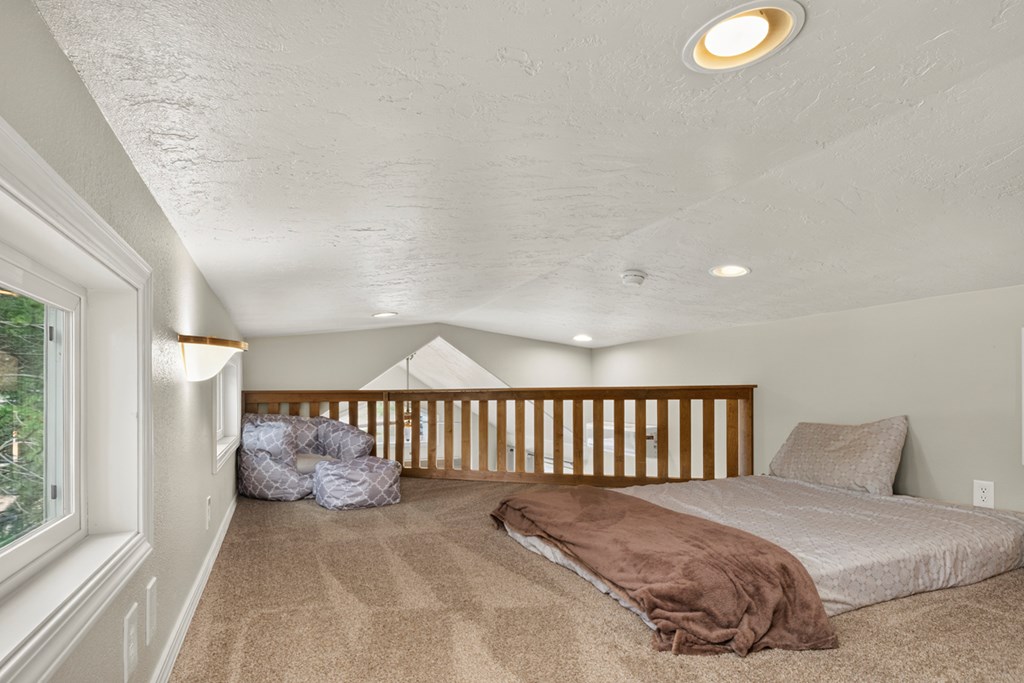 10 P Street Cascade, ID 83611 - Photo 16 of 33 Large Loft