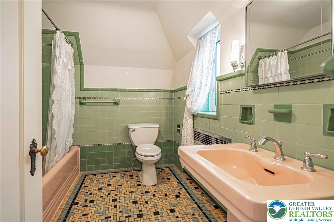 2829 Gordon Street Allentown, PA 18104 - Photo 37 of 56