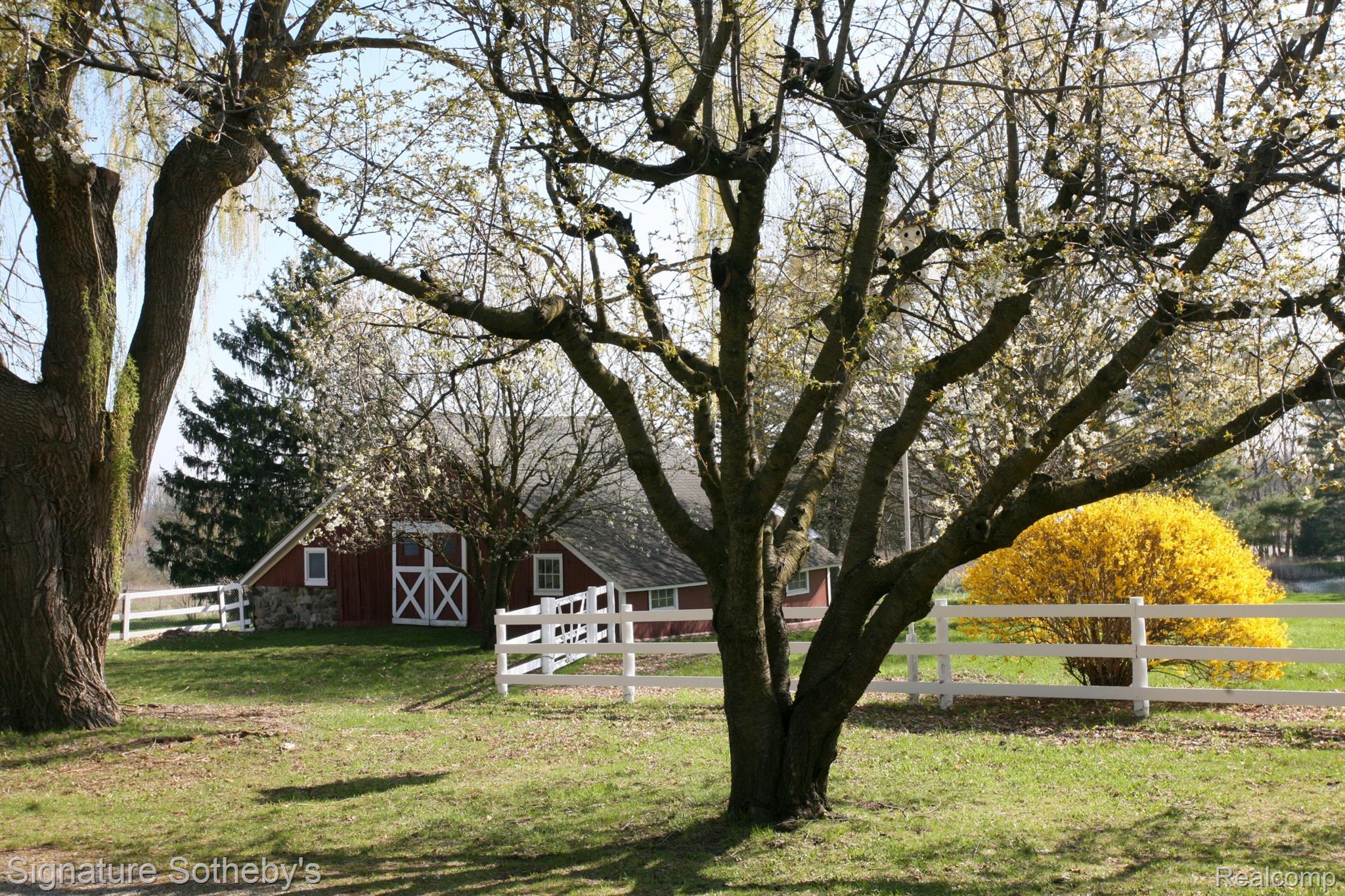7350 Oakhill Road Clarkston, MI 48348 - Photo 44 of 72 Barn and Fencing