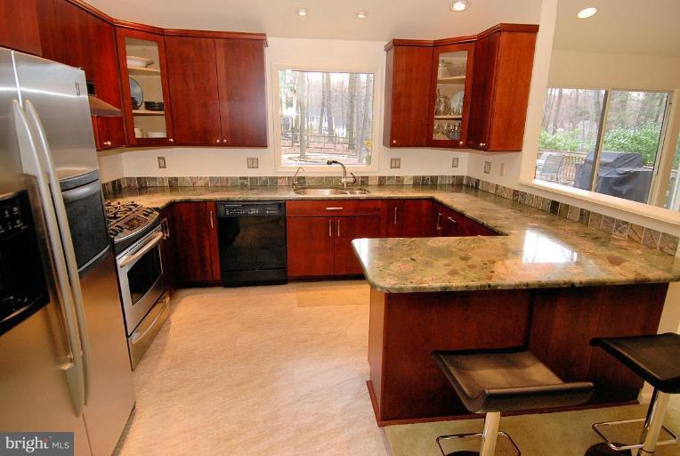 12367 Lima Lane Reston, VA 20191 - Photo 2 of 27 Kitchen