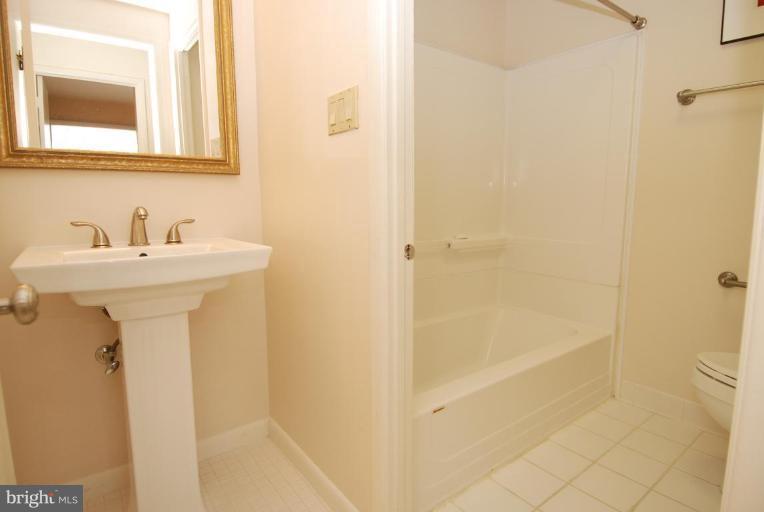 12367 Lima Lane Reston, VA 20191 - Photo 20 of 27 Bath #1
