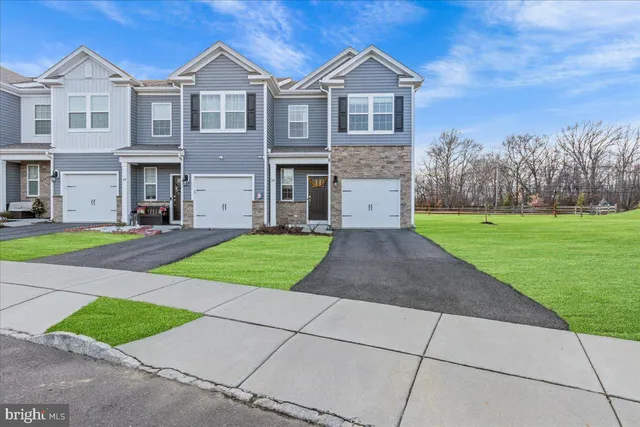 $2,900 | 38 Peregrine Way, Burlington, NJ 08016