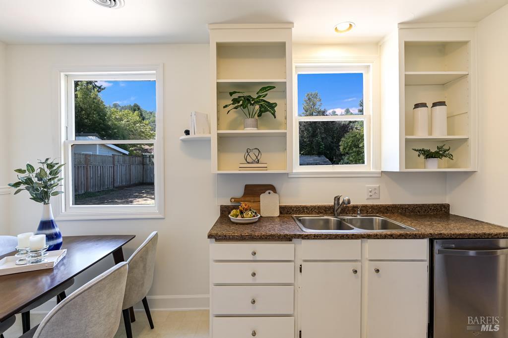 36 Meadow Avenue San Rafael, CA 94901 - Photo 7 of 17