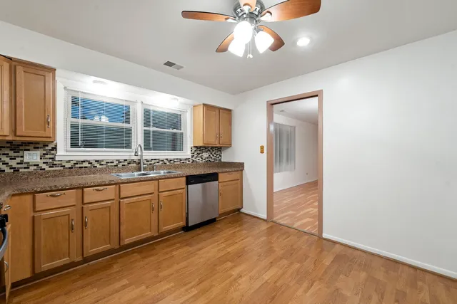 $1,900 | 1941 North 19th Avenue, Unit 2, Melrose Park, IL 60160