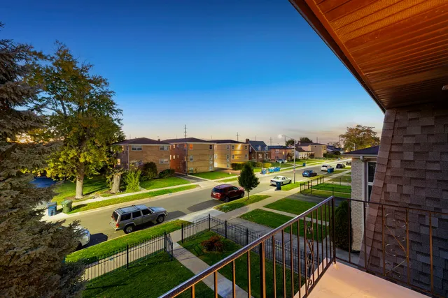 $1,900 | 1941 North 19th Avenue, Unit 2, Melrose Park, IL 60160