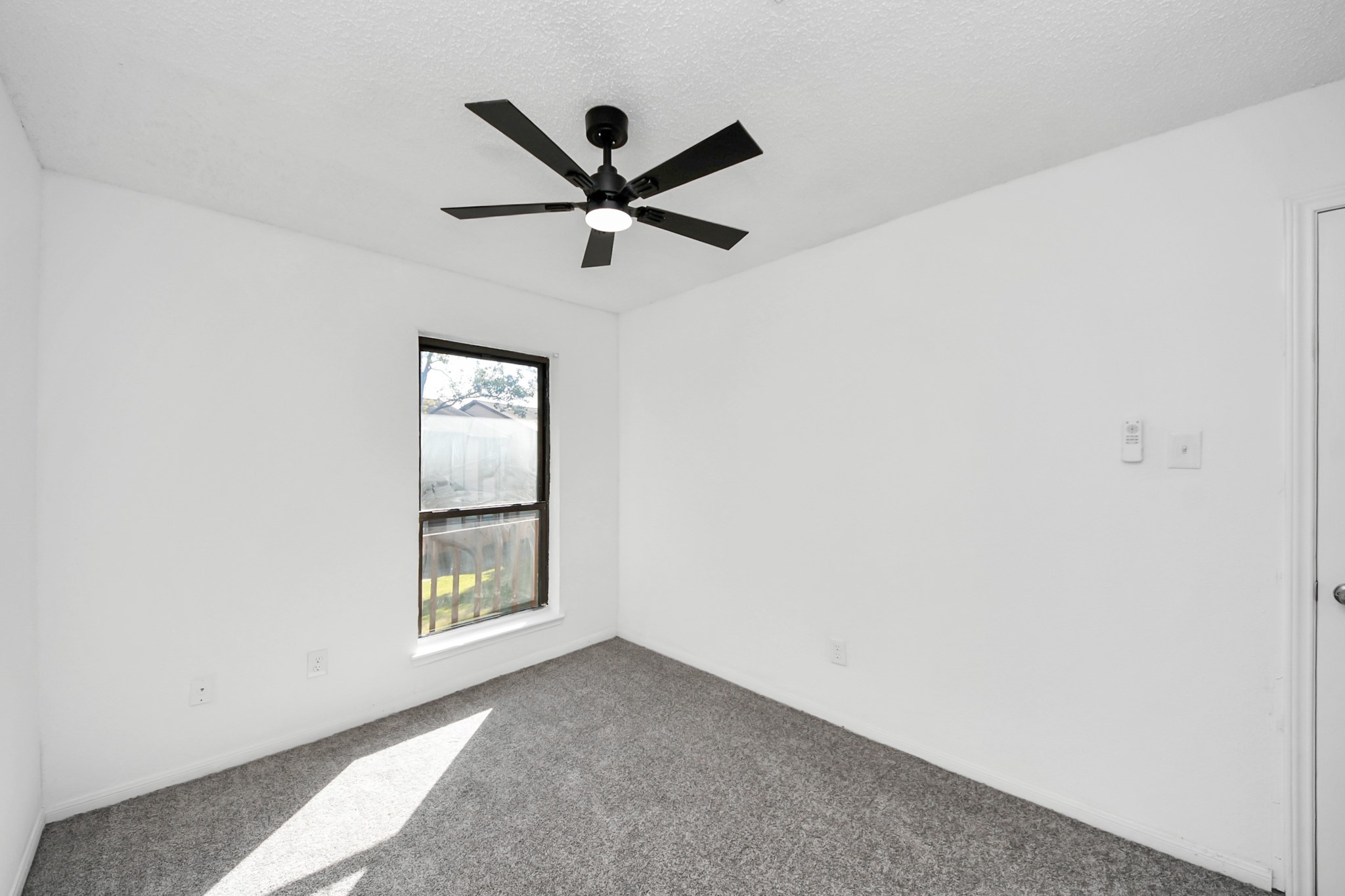 12500 Brookglade Circle, Unit 176 Houston, TX 77099 - Photo 14 of 25 a view of a big room with closet and windows