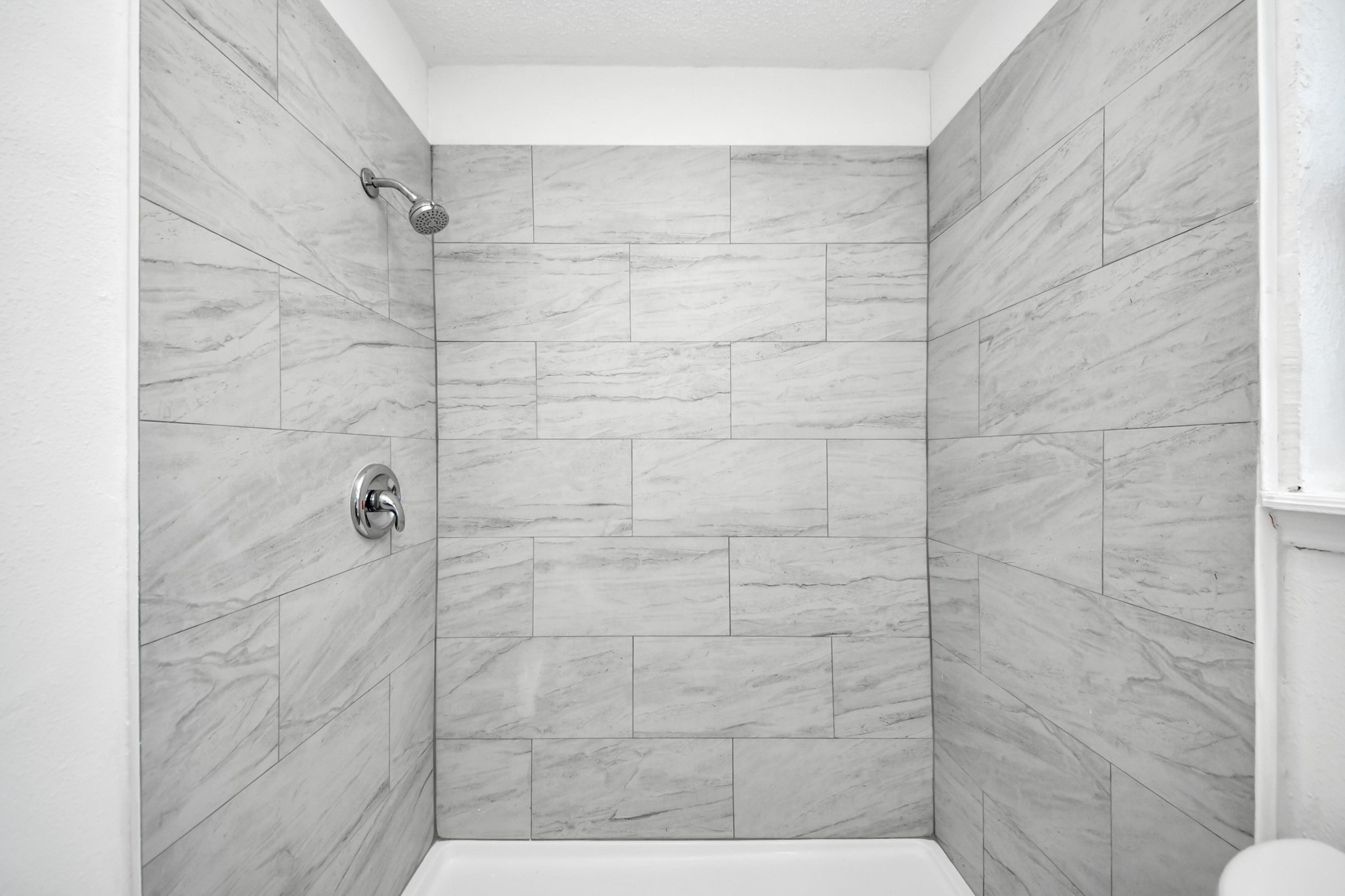 12500 Brookglade Circle, Unit 176 Houston, TX 77099 - Photo 22 of 25 a bathroom with a shower