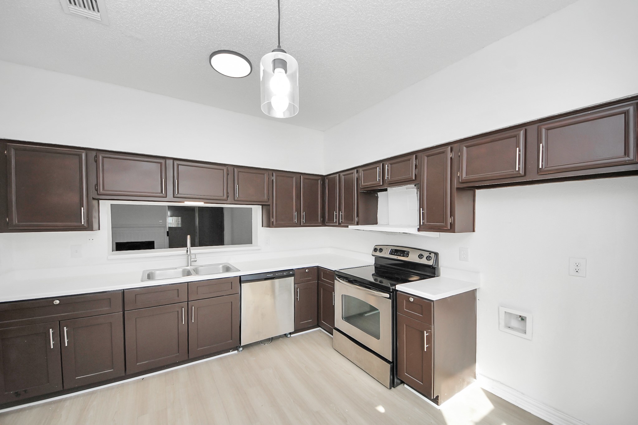 12500 Brookglade Circle, Unit 176 Houston, TX 77099 - Photo 5 of 25 a kitchen with a sink cabinets and stainless steel appliances