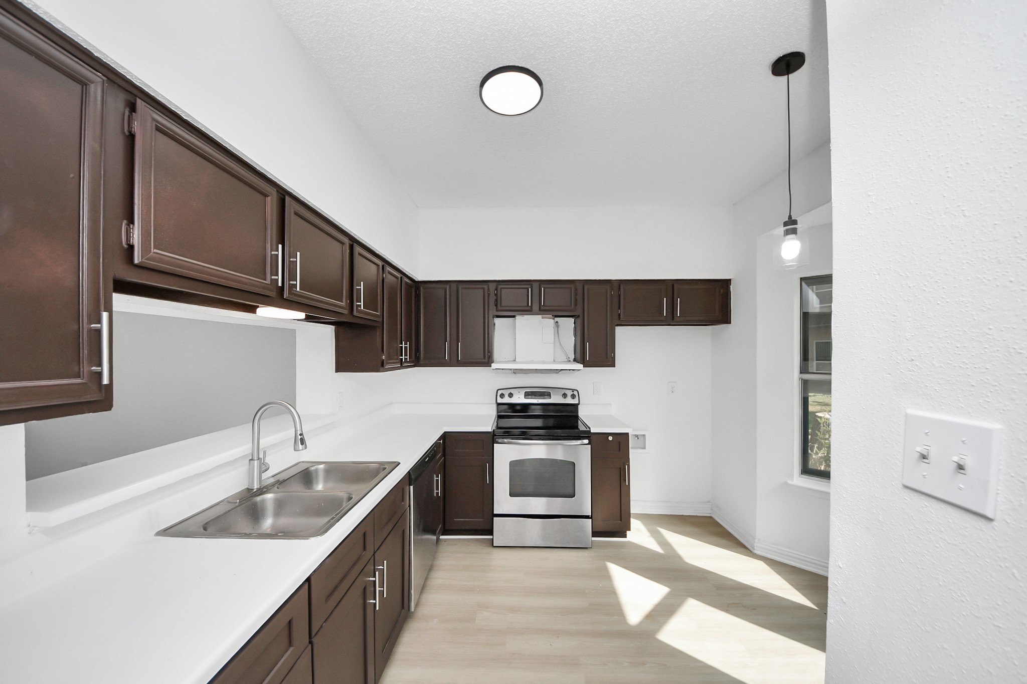 12500 Brookglade Circle, Unit 176 Houston, TX 77099 - Photo 6 of 25 a kitchen with stainless steel appliances granite countertop a sink stove and refrigerator