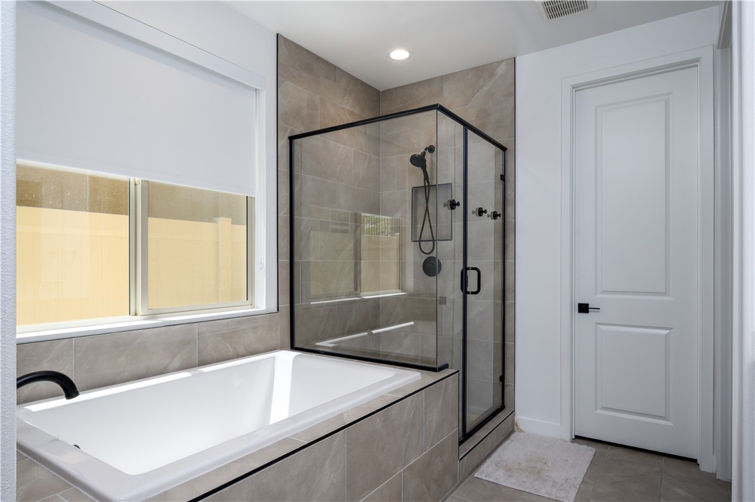 2821 Bridgetide Road Corona, CA 92883 - Photo 12 of 38 Master bath main level