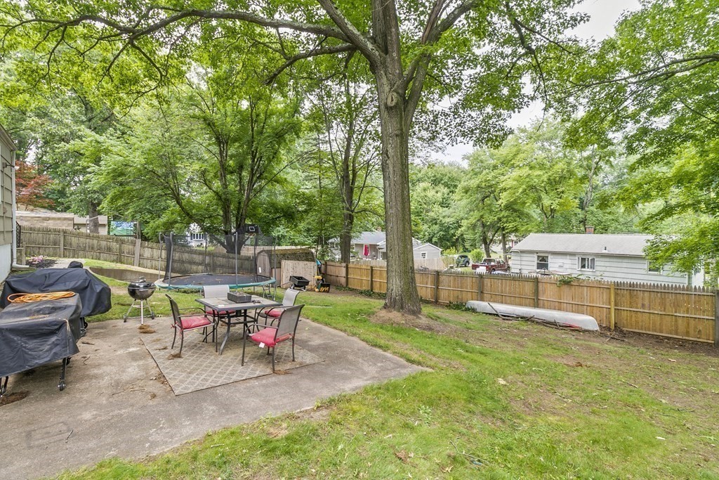 148 Regal Street Springfield, MA 01118 - Photo 17 of 18