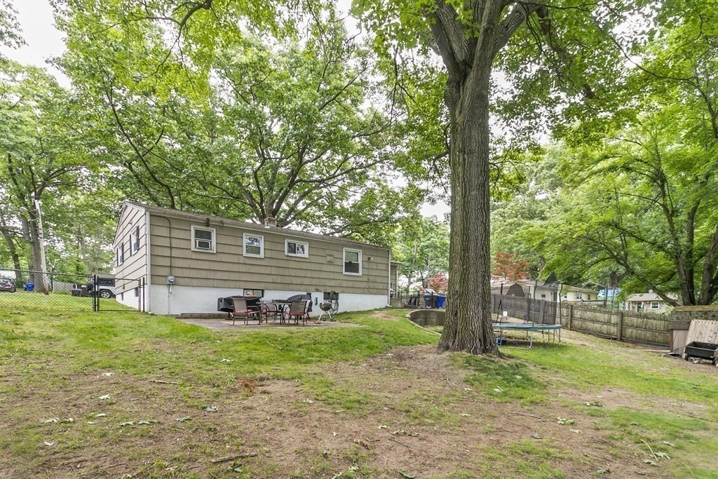 148 Regal Street Springfield, MA 01118 - Photo 18 of 18