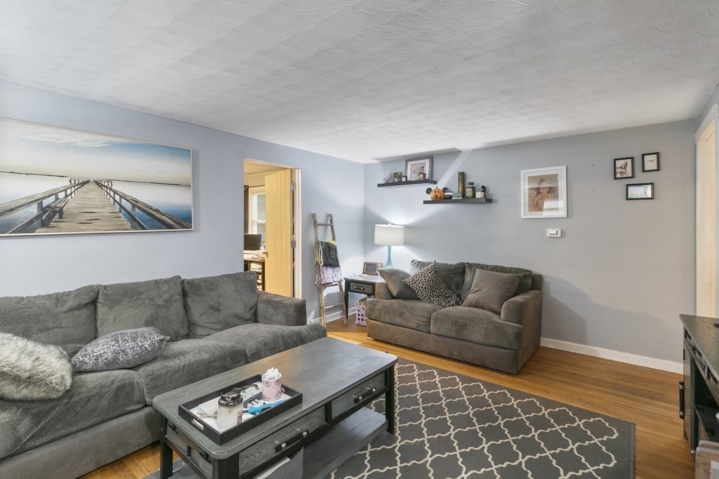 148 Regal Street Springfield, MA 01118 - Photo 5 of 18