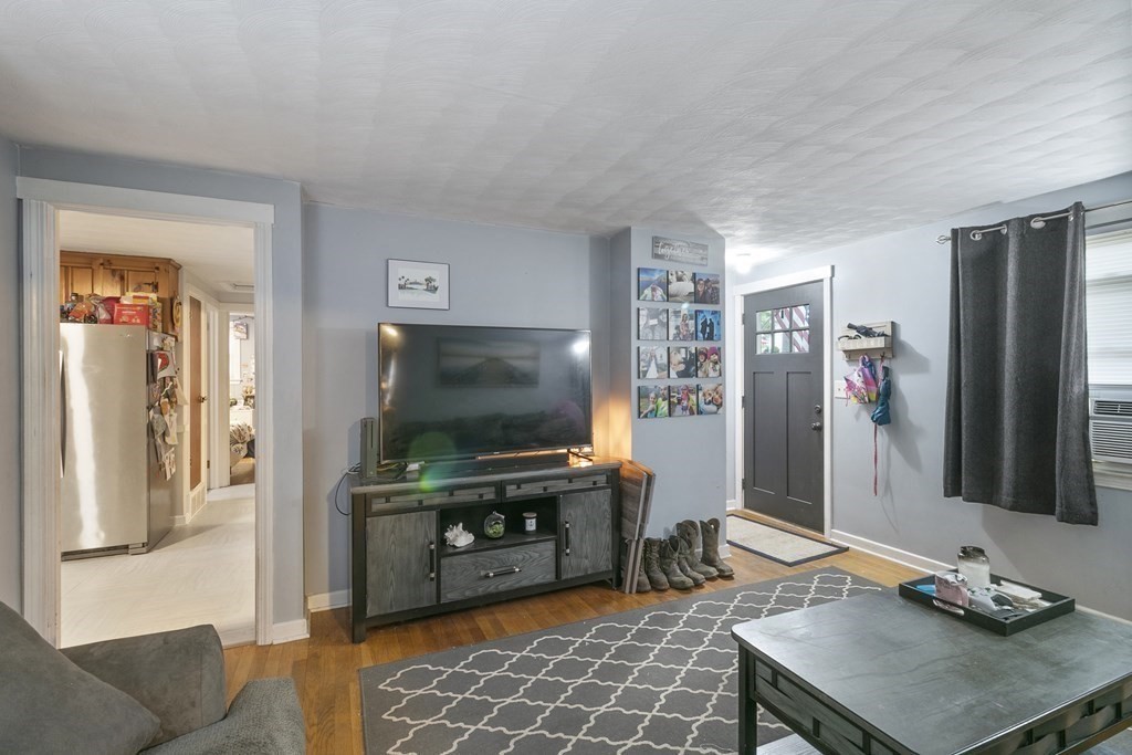148 Regal Street Springfield, MA 01118 - Photo 6 of 18